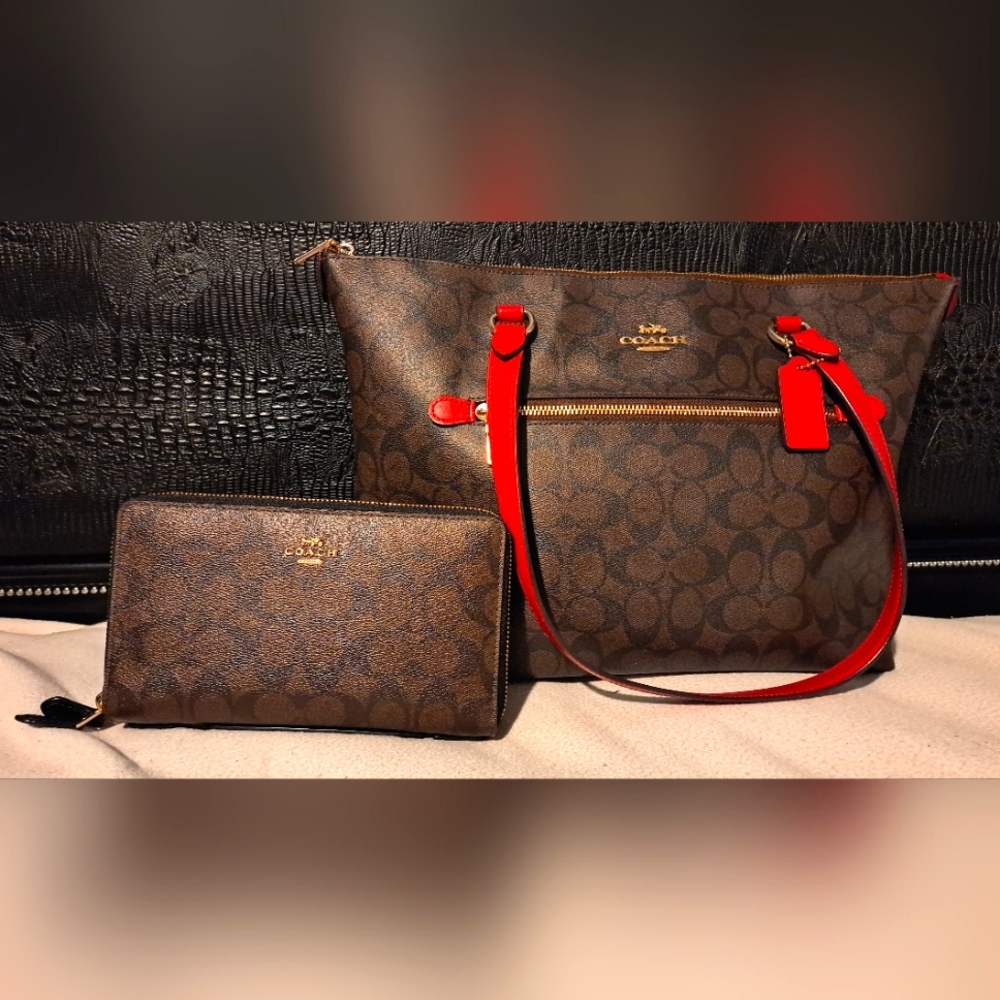 Coach Purse and wallet/wristlet set